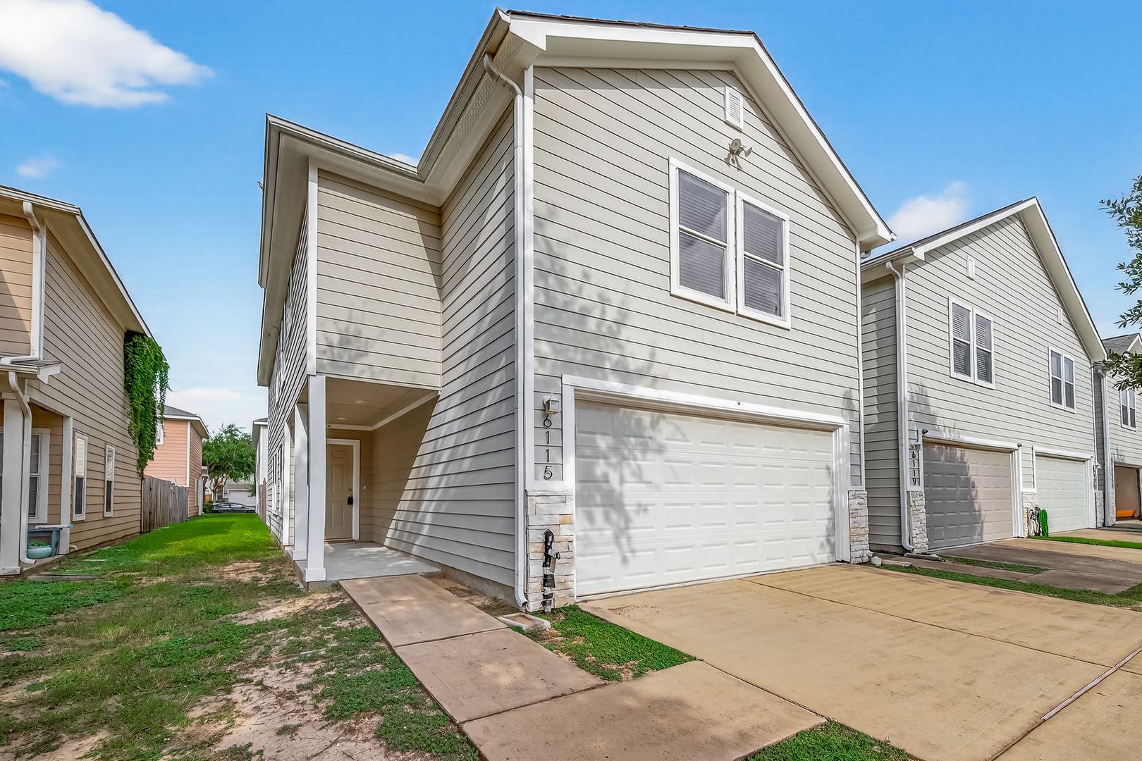 Houston House: 6115 Shadow Isle Ln