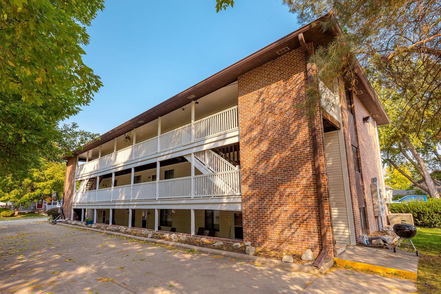 Lincoln Condo: 4501 Madison Ave