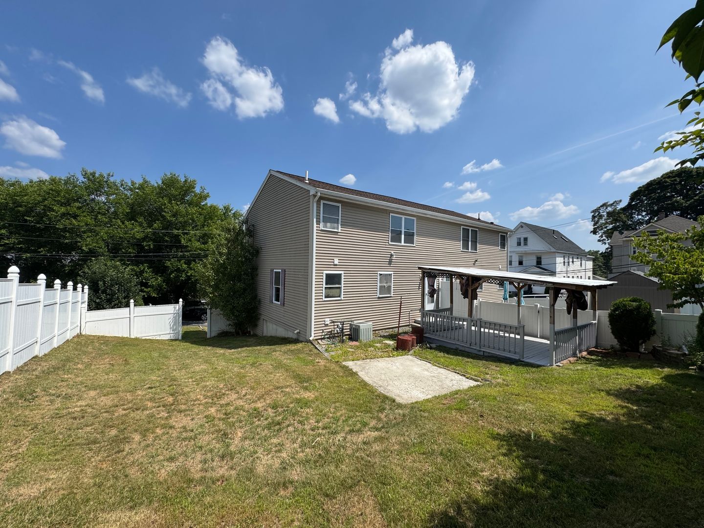 Lawrence House: 4 Moran Ct