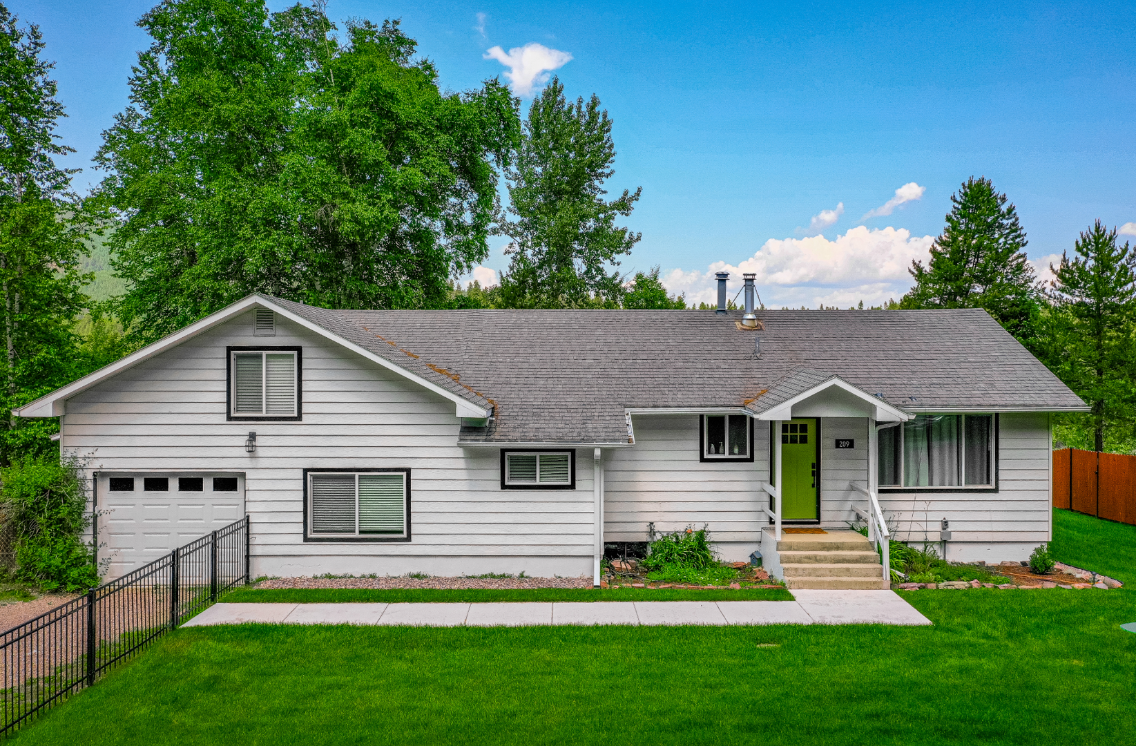 Hungry Horse House: 209 Alpha Rd
