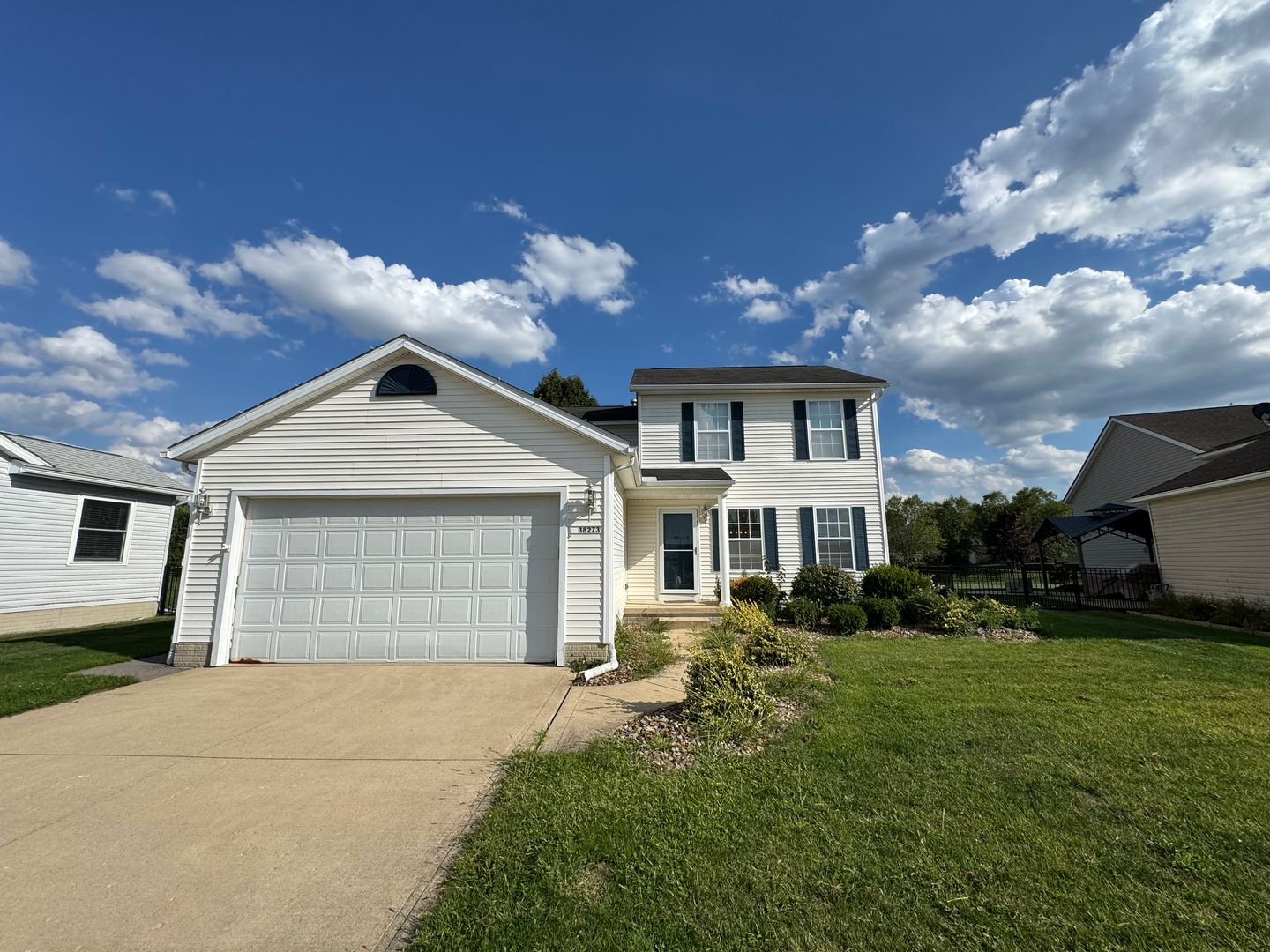 North Ridgeville House: 38273 Pebble Lake Trail