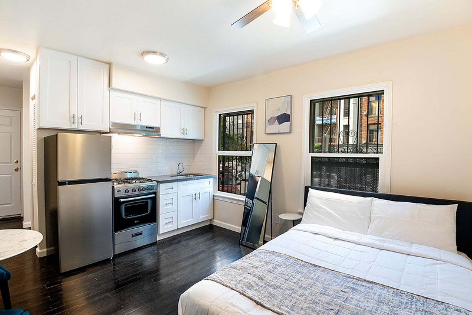 Los Angeles Apartment: 750 Normandie Ave