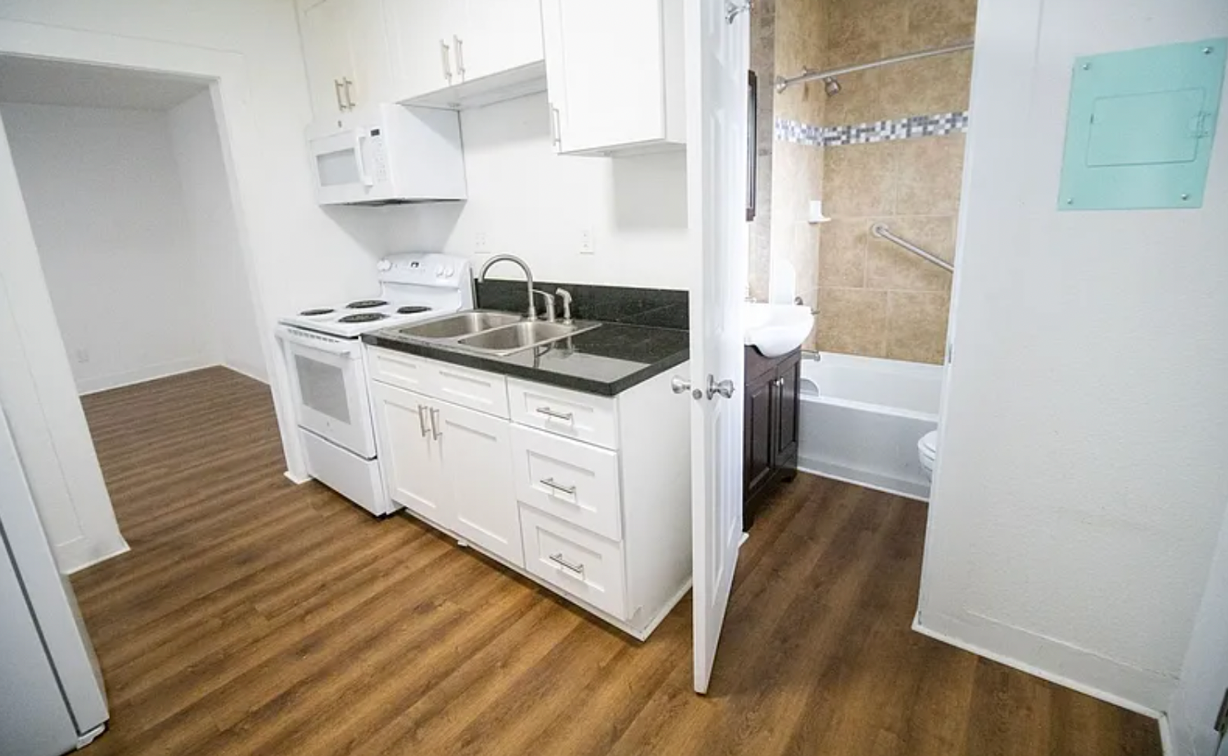 Brighton Apartment: 254 Denver St