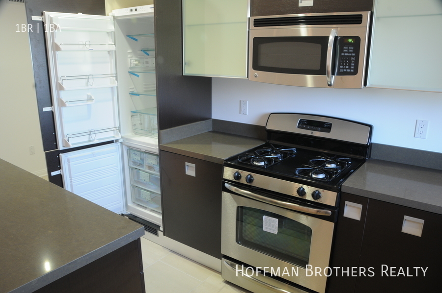 Los Angeles Condo: 1418 N Poinsettia Pl