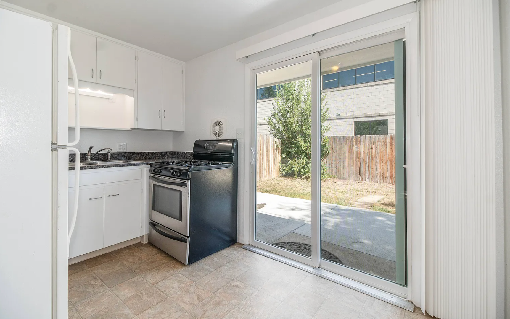 Brighton Apartment: 81 W Southern St