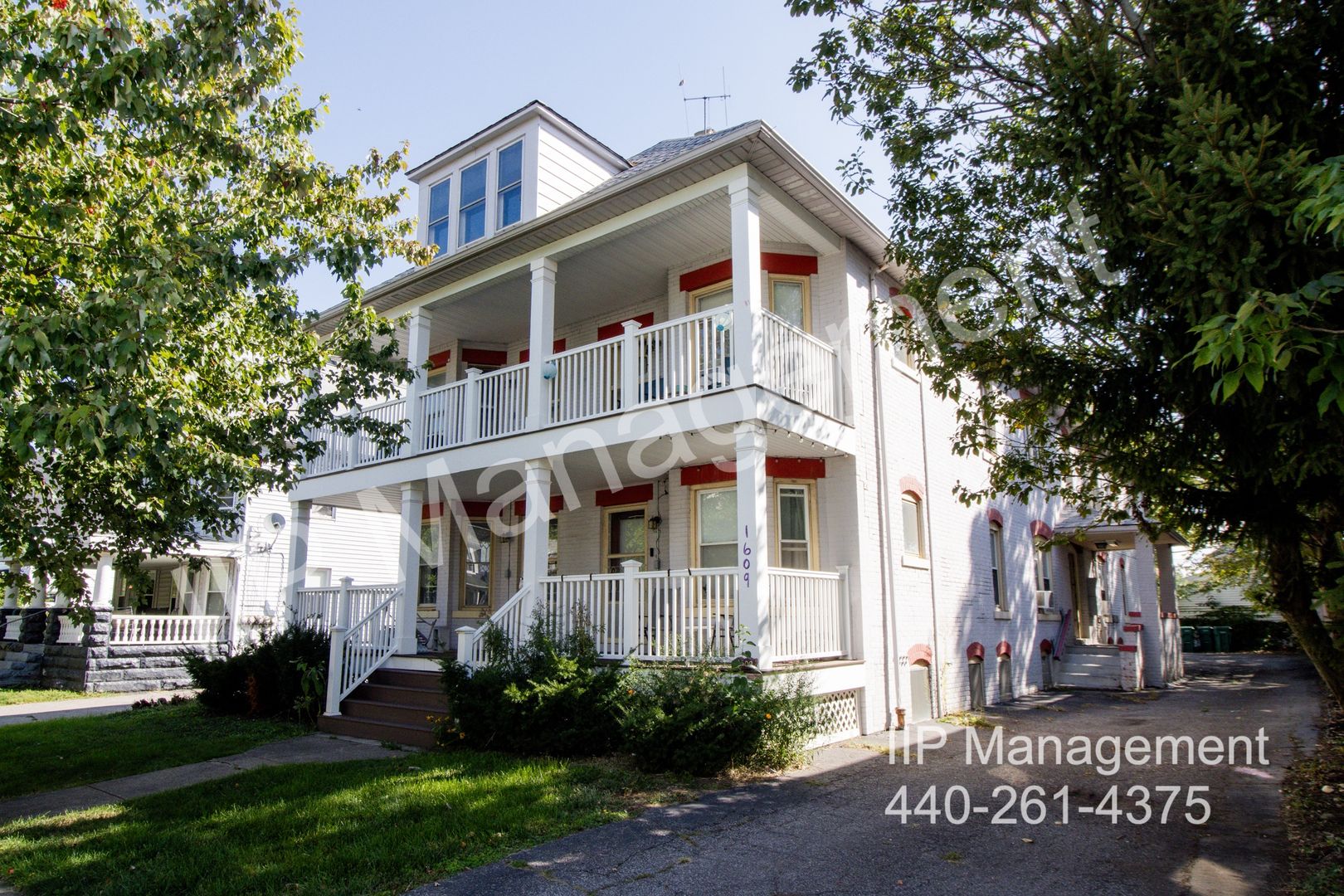 Lakewood Condo: 1609 Lakewood Ave - UP