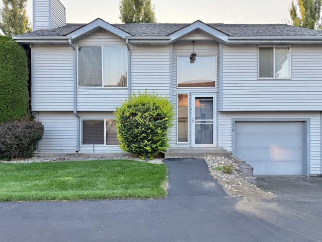 Spokane Townhome: 950 E Calkins Dr