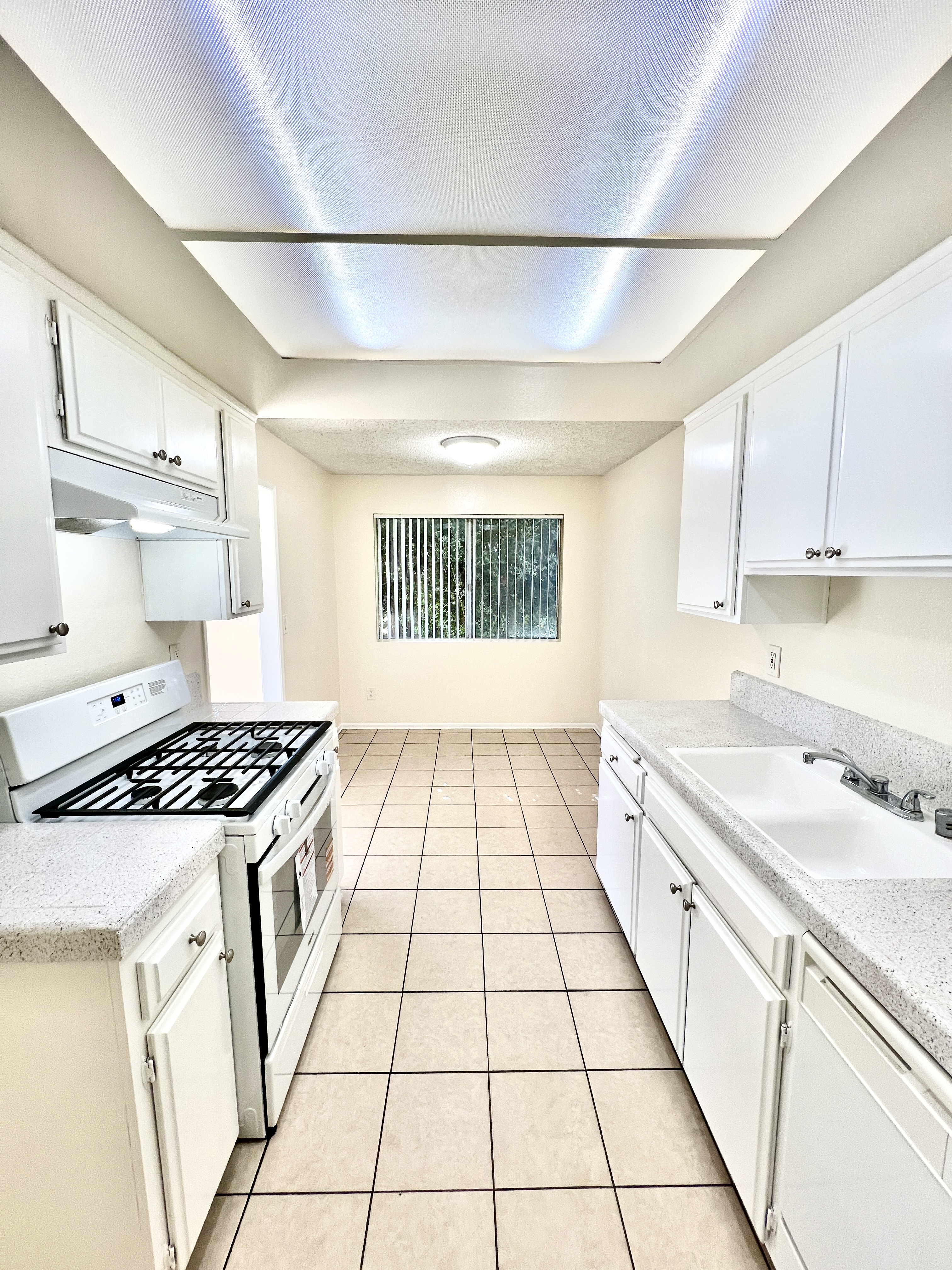 San Pedro Condo: 590 W 24th St