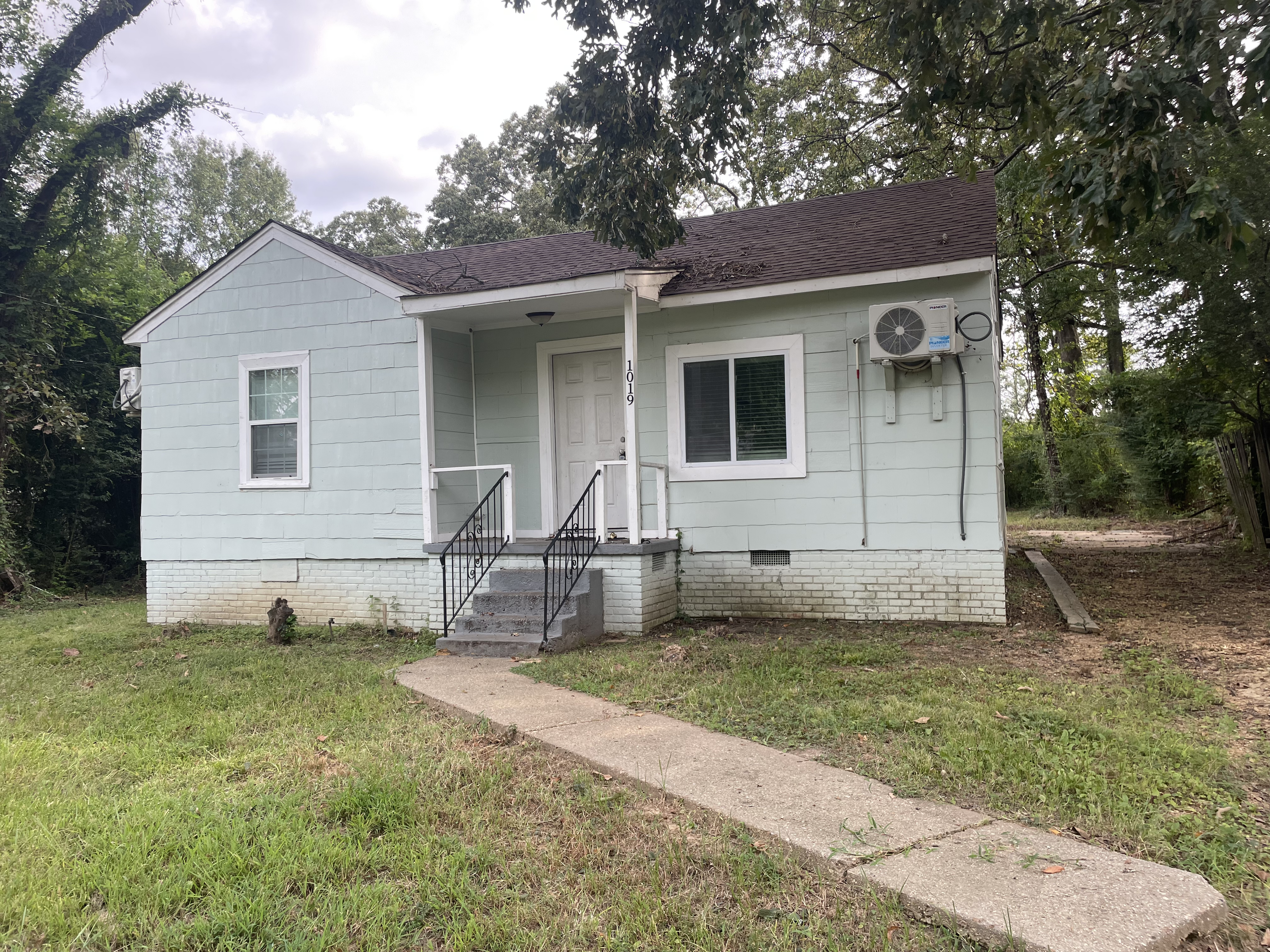 Jackson House: 1019 Combs St