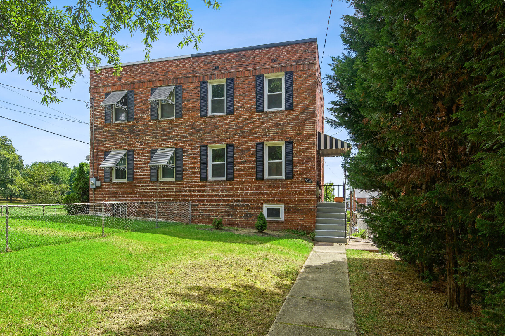Washington House: 5053 11th St NE