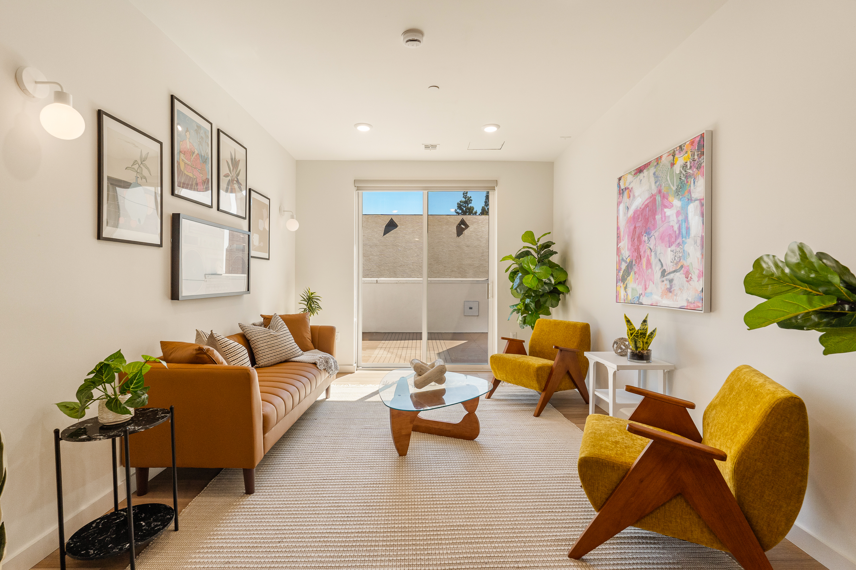 Los Angeles Apartment: 1759 N Gower St