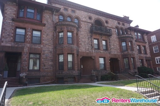 St Paul Condo: 596 Summit Ave Apt 2