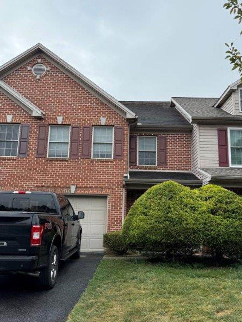 New Cumberland House: 104 Red Haven Road