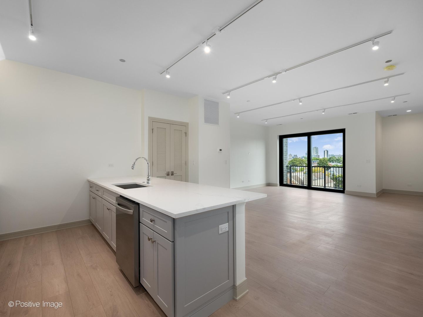 Chicago Condo: 3202 N. Racine Ave.