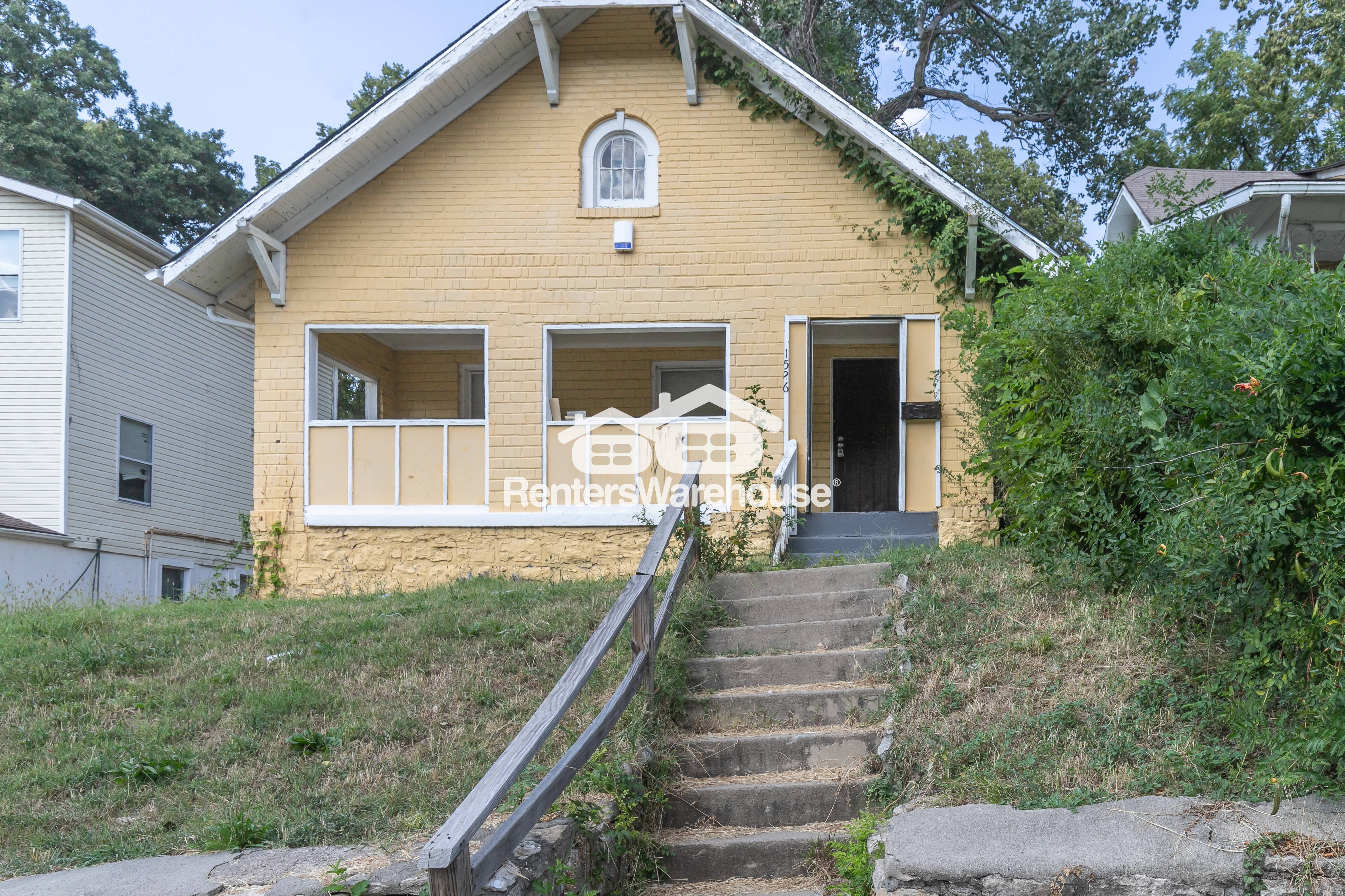 Kansas City House: 1526 E 50th St