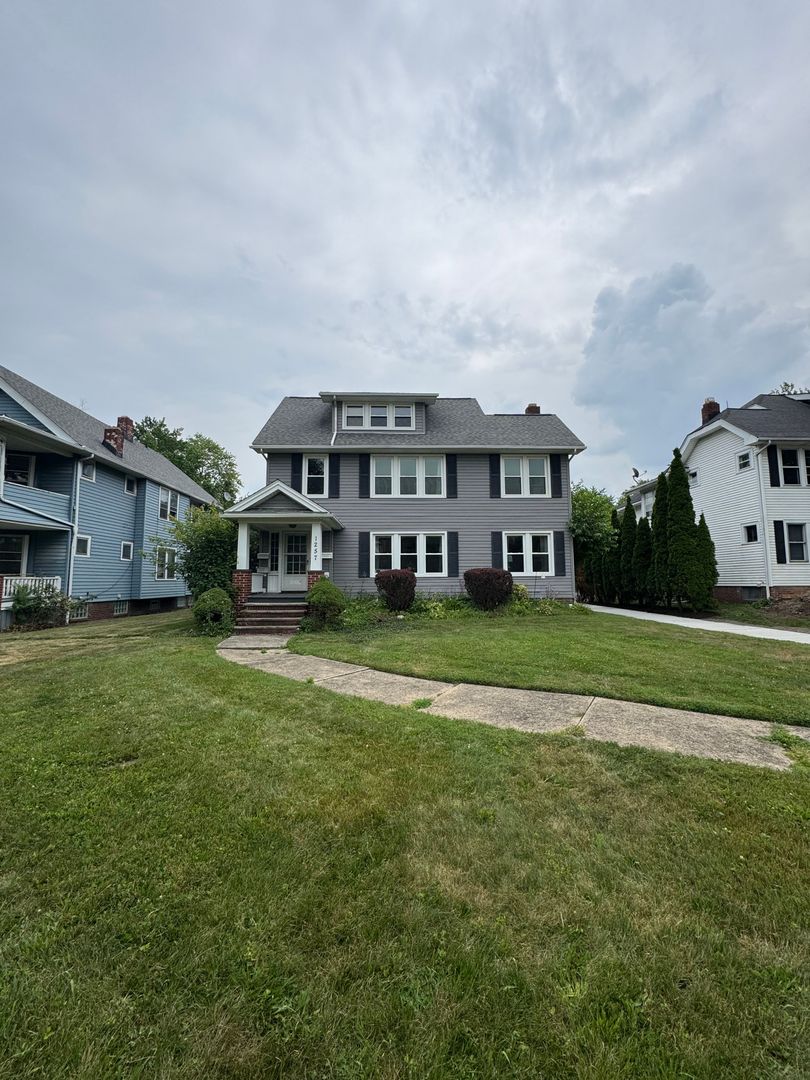 Lakewood House: 1257 West Clifton Boulevard 3