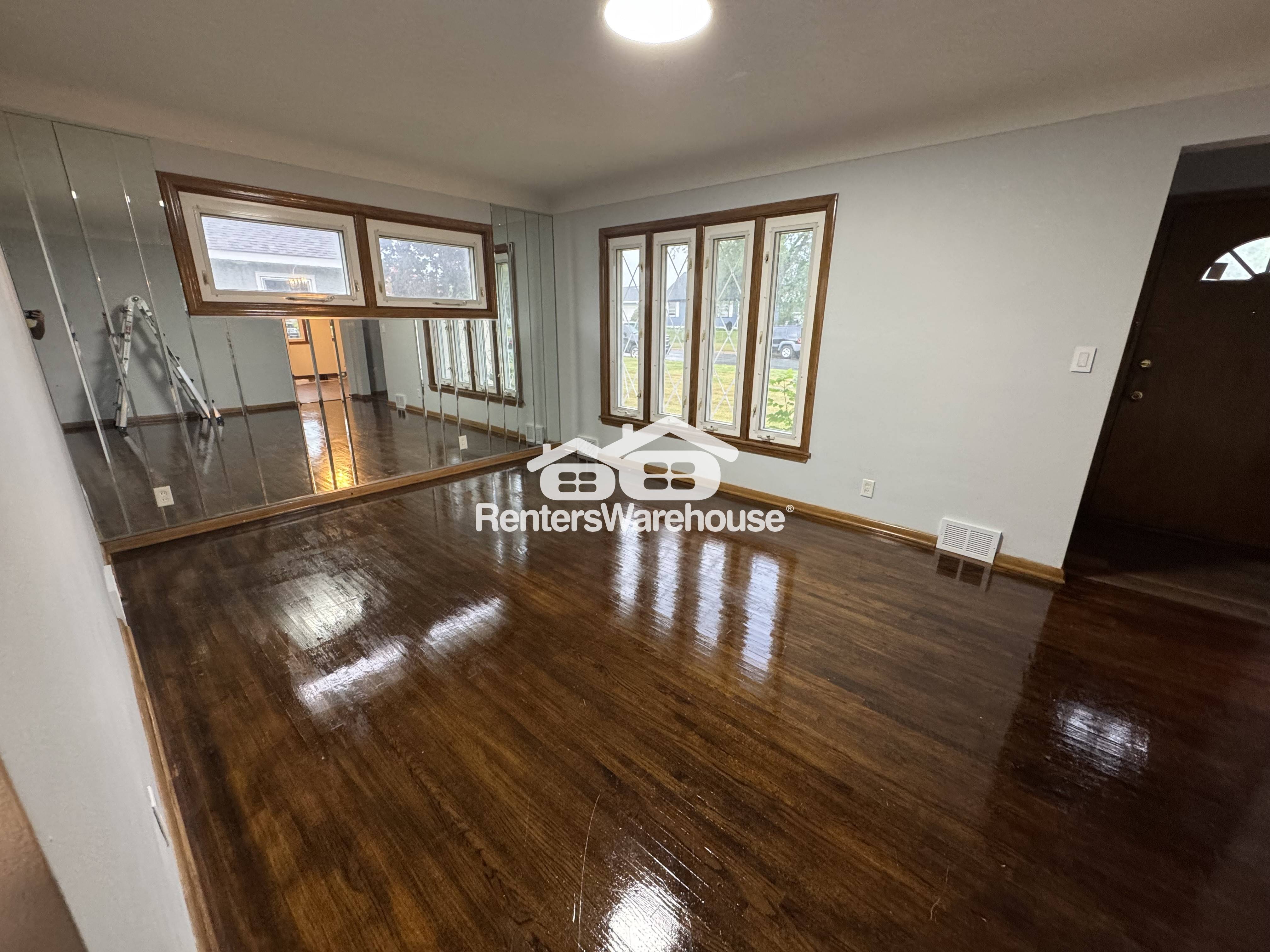 South St Paul Townhome: 1042 6th Ave S Unit 1