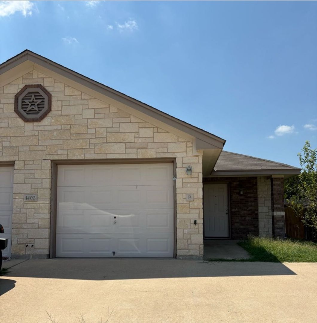 Killeen House: 1402 Powder River Dr