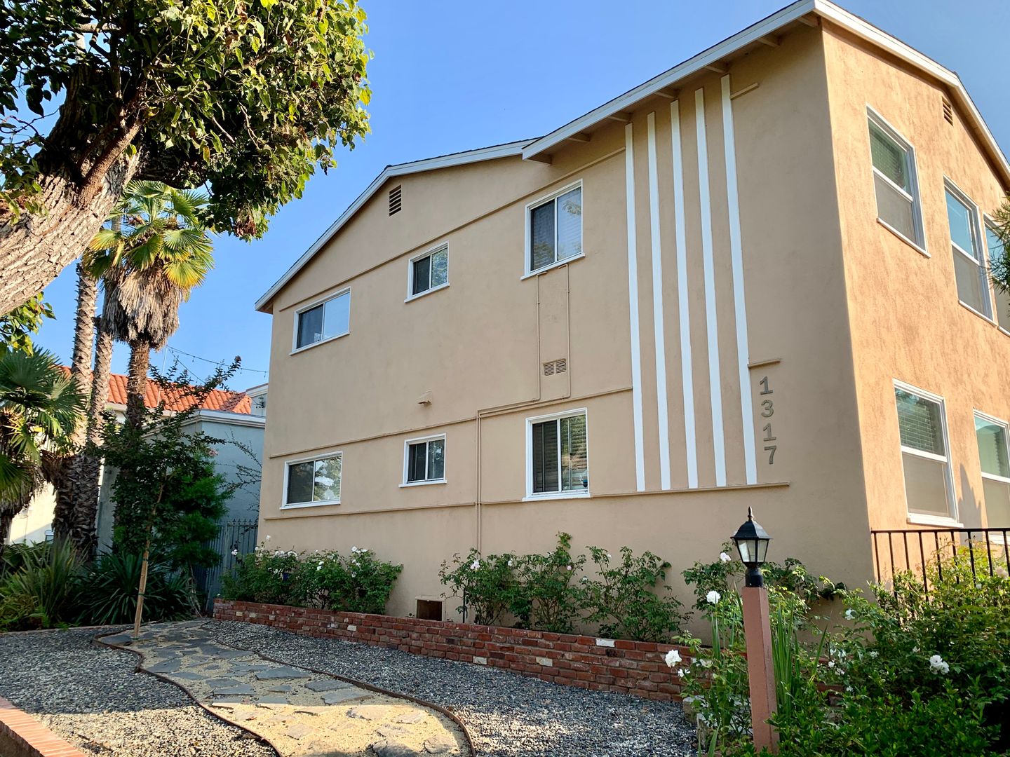 Santa Monica Condo: 1317 18th St.