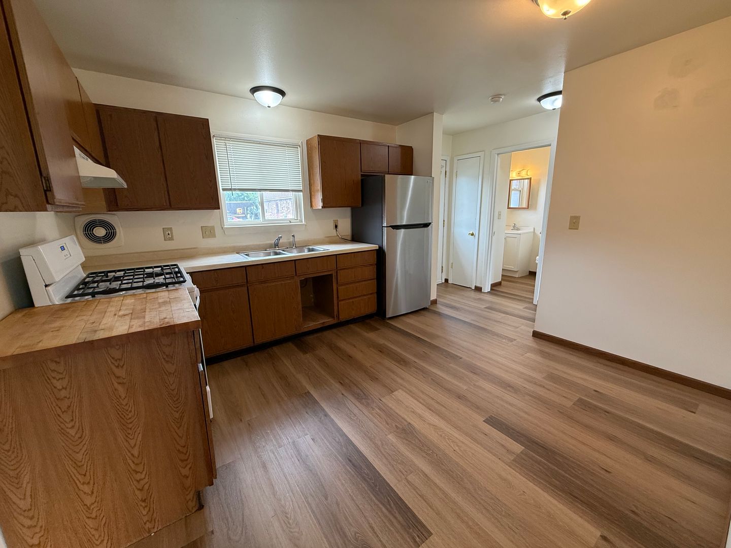 Hartford Apartment: 823 S Wilson Ave