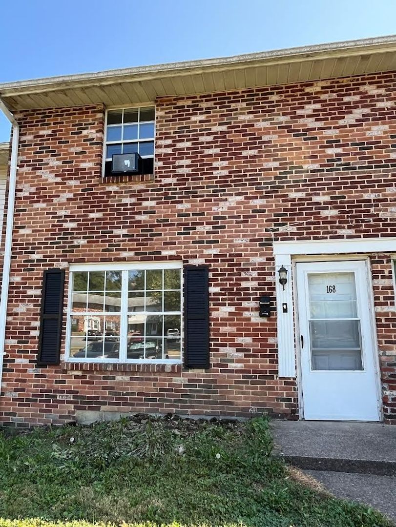 Enola Condo: 168 Ashford Dr