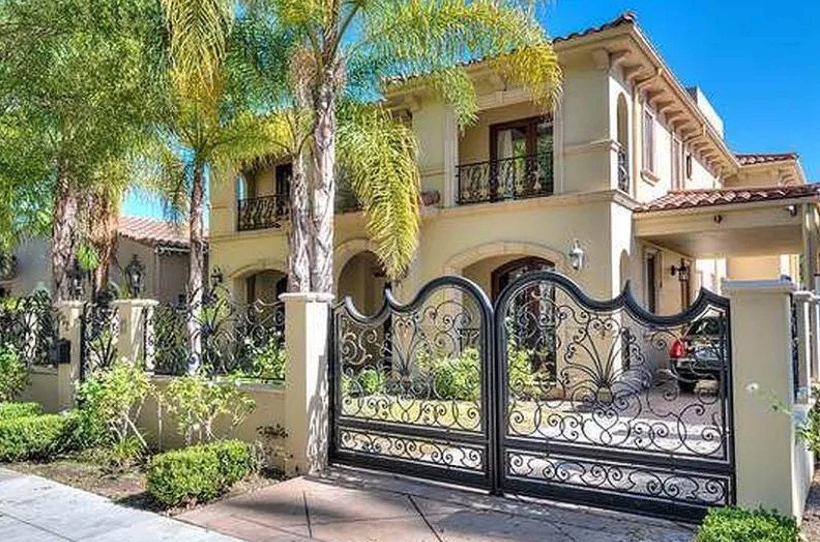 Beverly Hills House: 332 S Almont Dr.