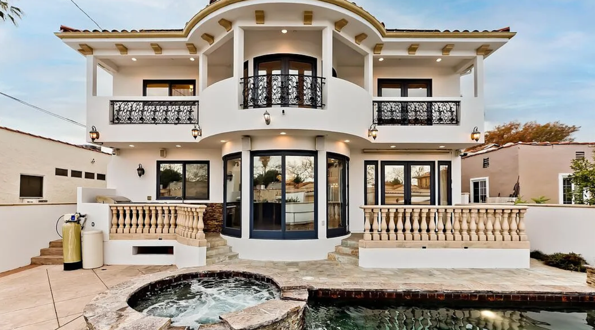Beverly Hills House: 332 S Almont Dr.
