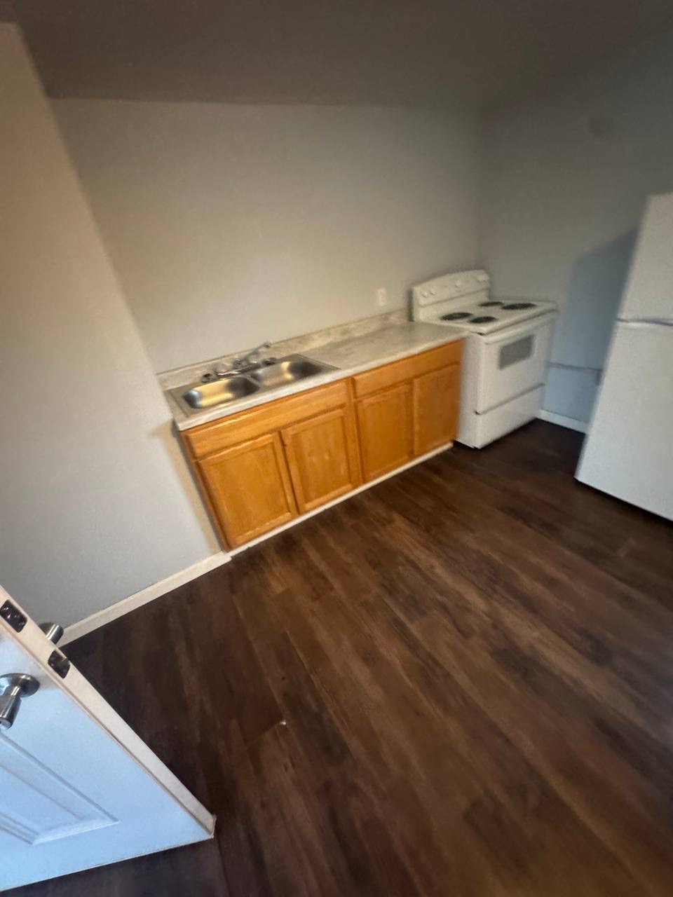 Hope Apartment: 403 E 3rd St