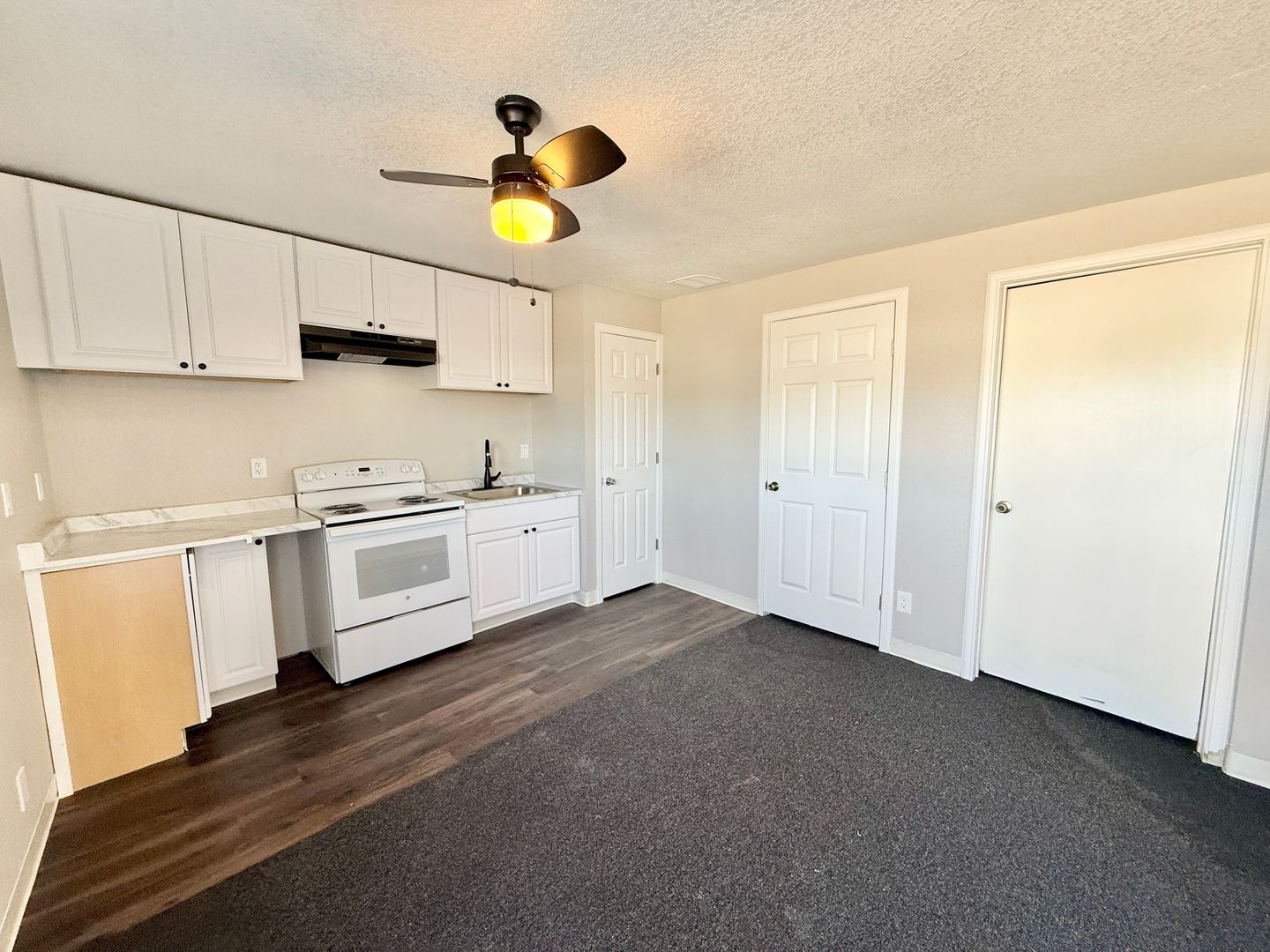 Pueblo Condo: 400 Santa Fe Dr.