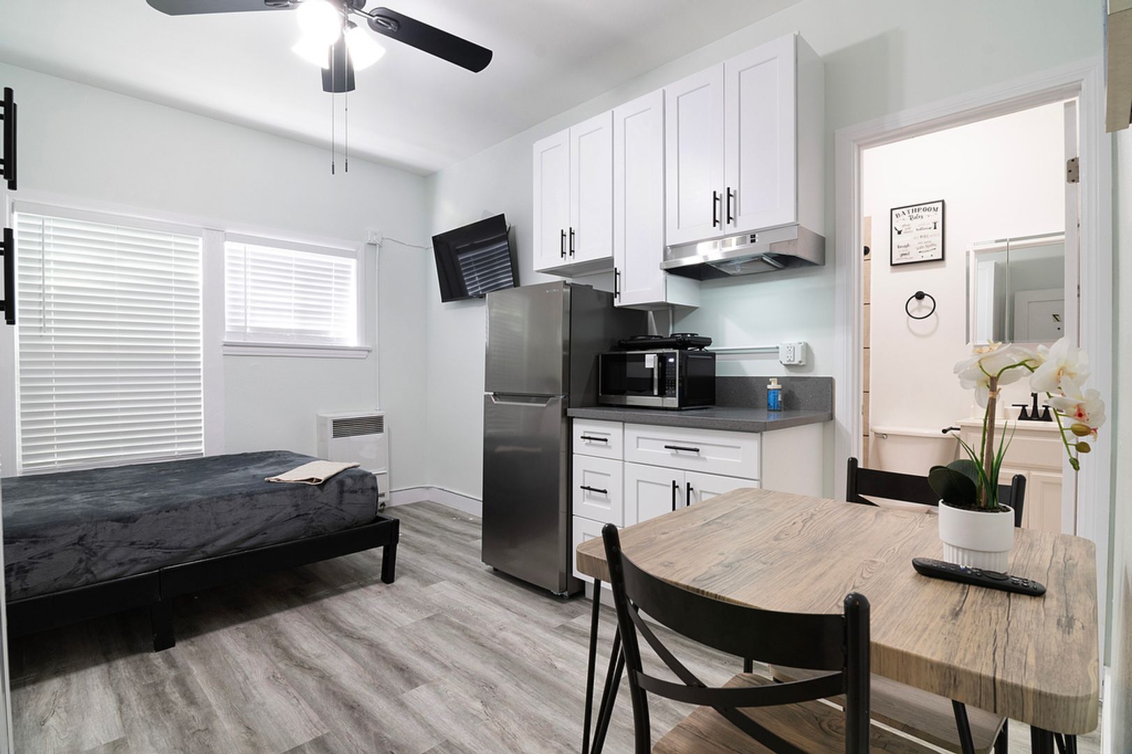 Los Angeles Apartment: 323 N Soto St