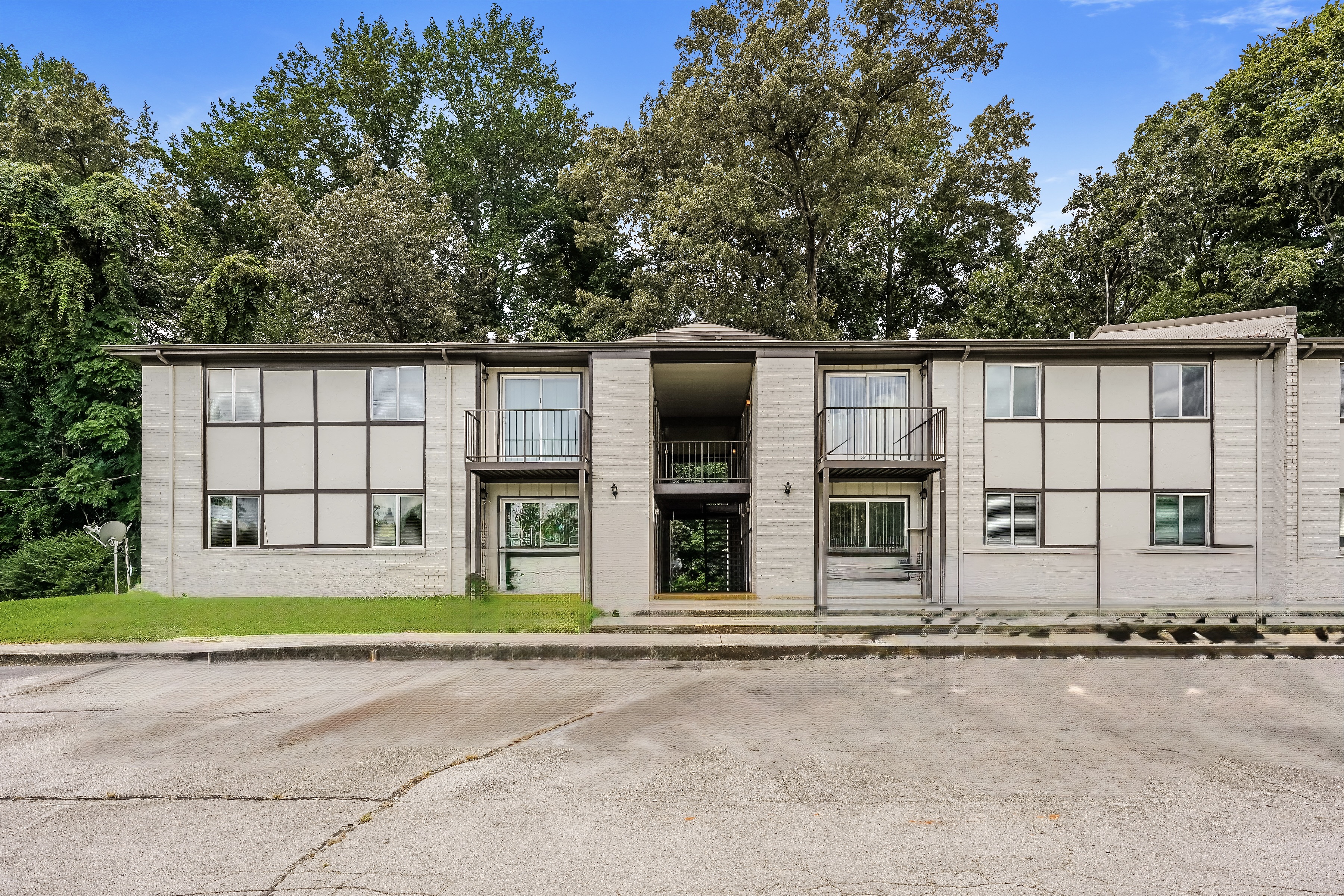 Mcminnville Apartment: 235 Vinewood Rd