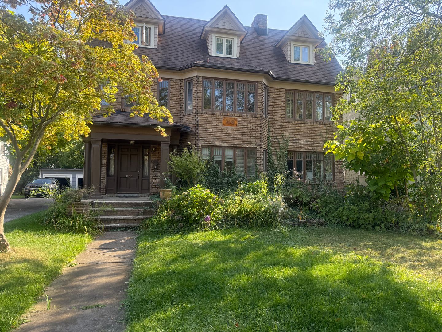 Cleveland Heights House: 3232 Clarendon Road Loft