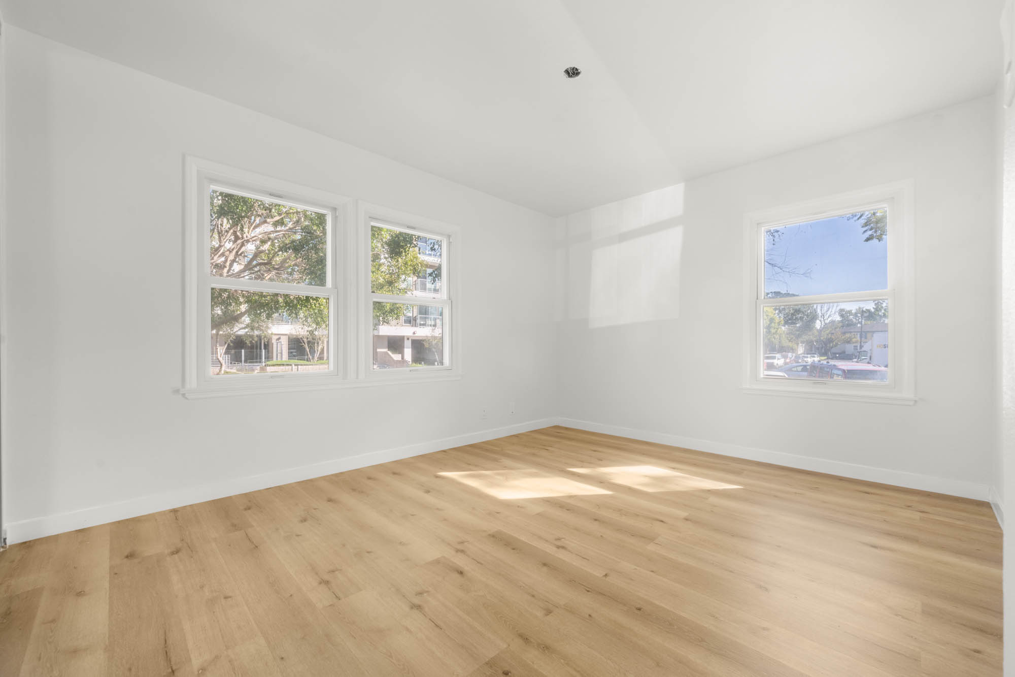 Los Angeles Condo: 8802 Belford Ave