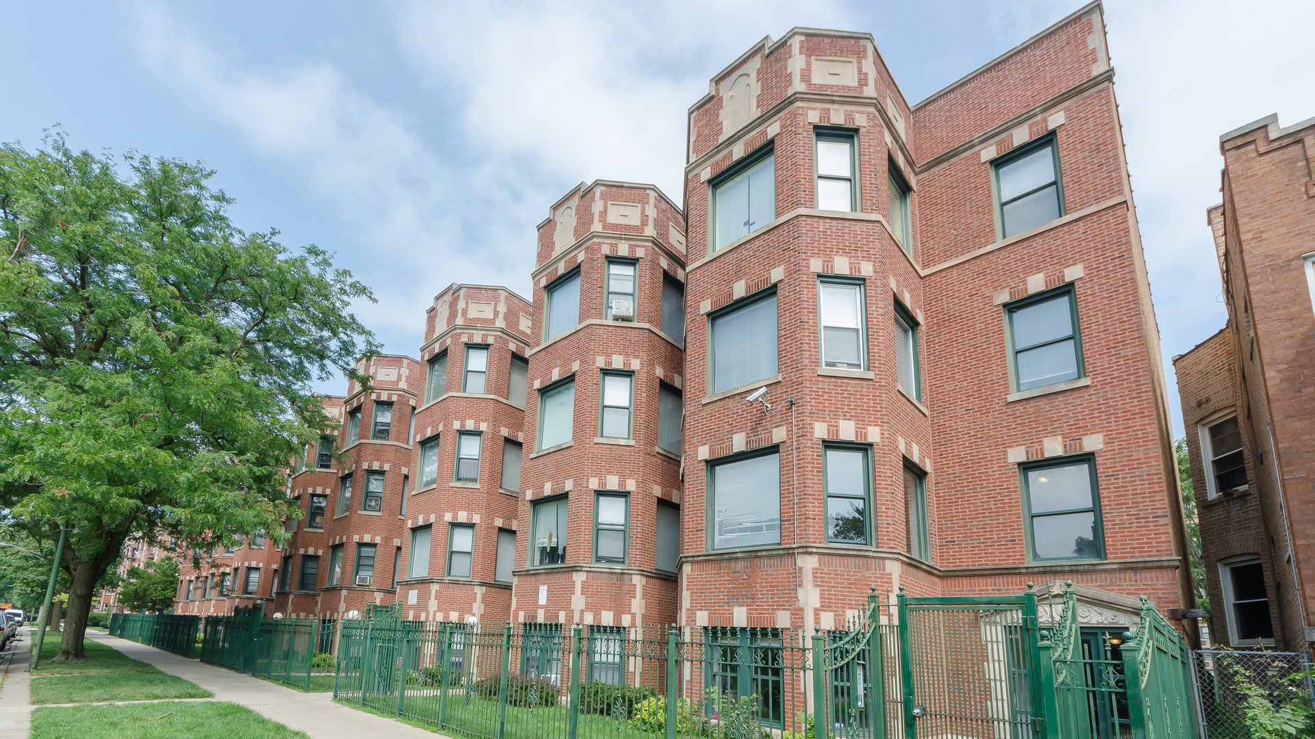 Chicago Apartment: 6901-17 S Paxton Ave/ 2211-17 E 69th St