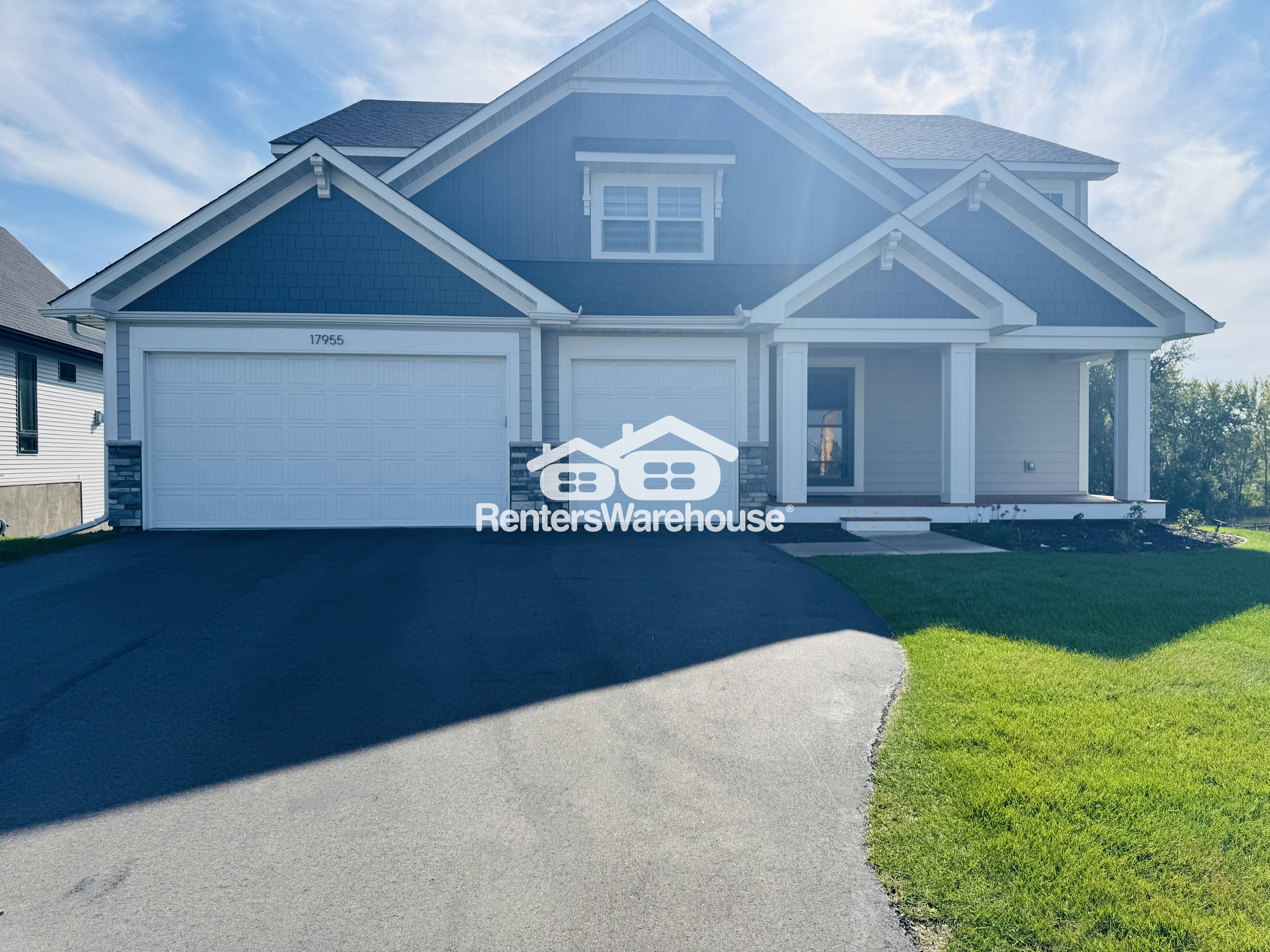 Lakeville House: 17955 Headwaters Dr