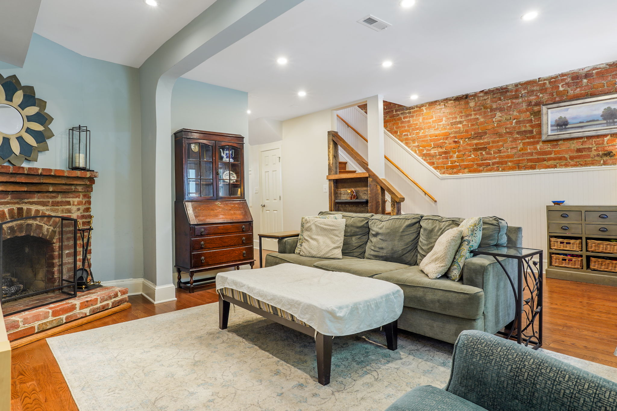 Washington House: 1206 Half St SW