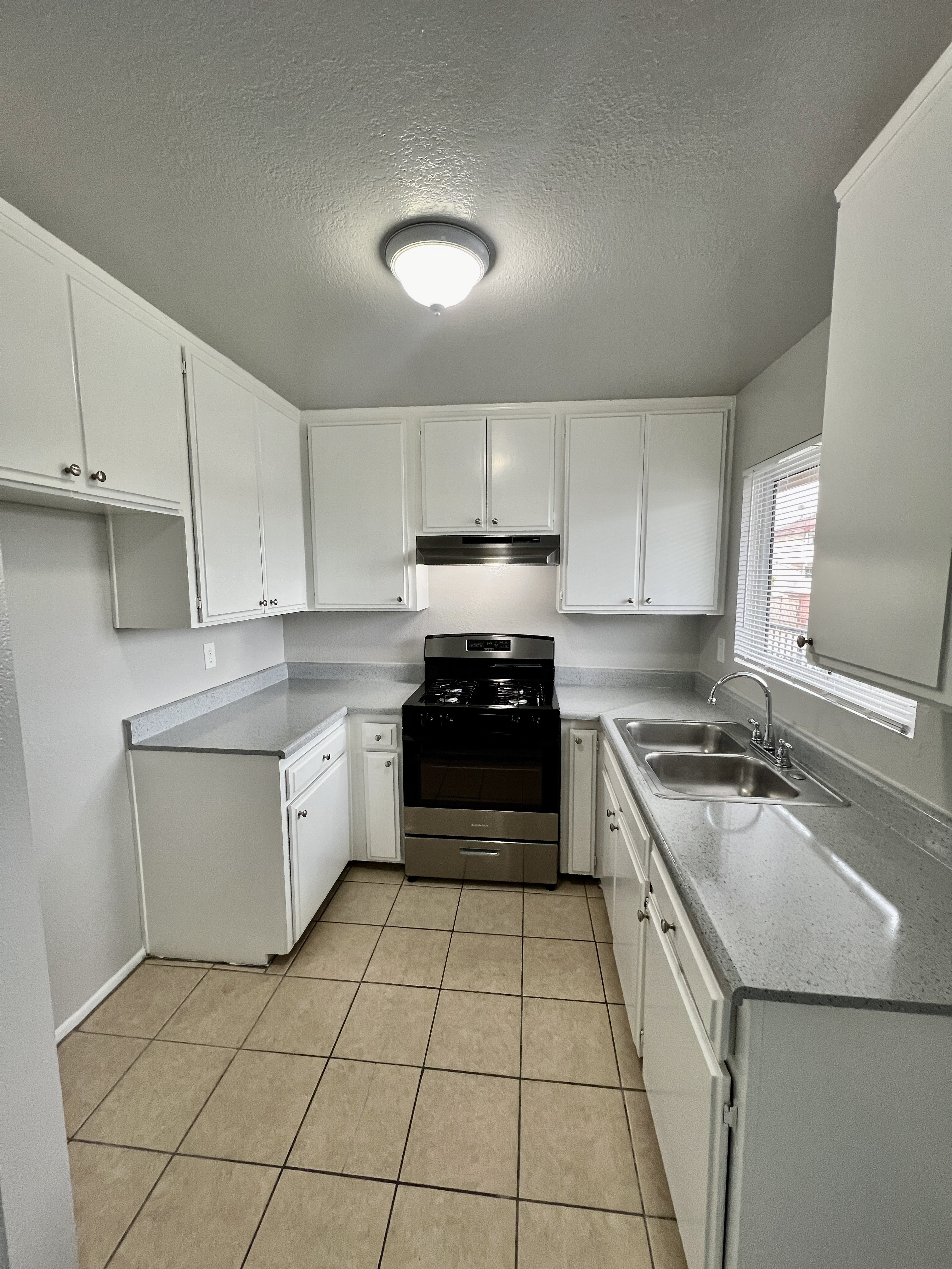 Hawthorne Condo: 11421 Freeman Ave