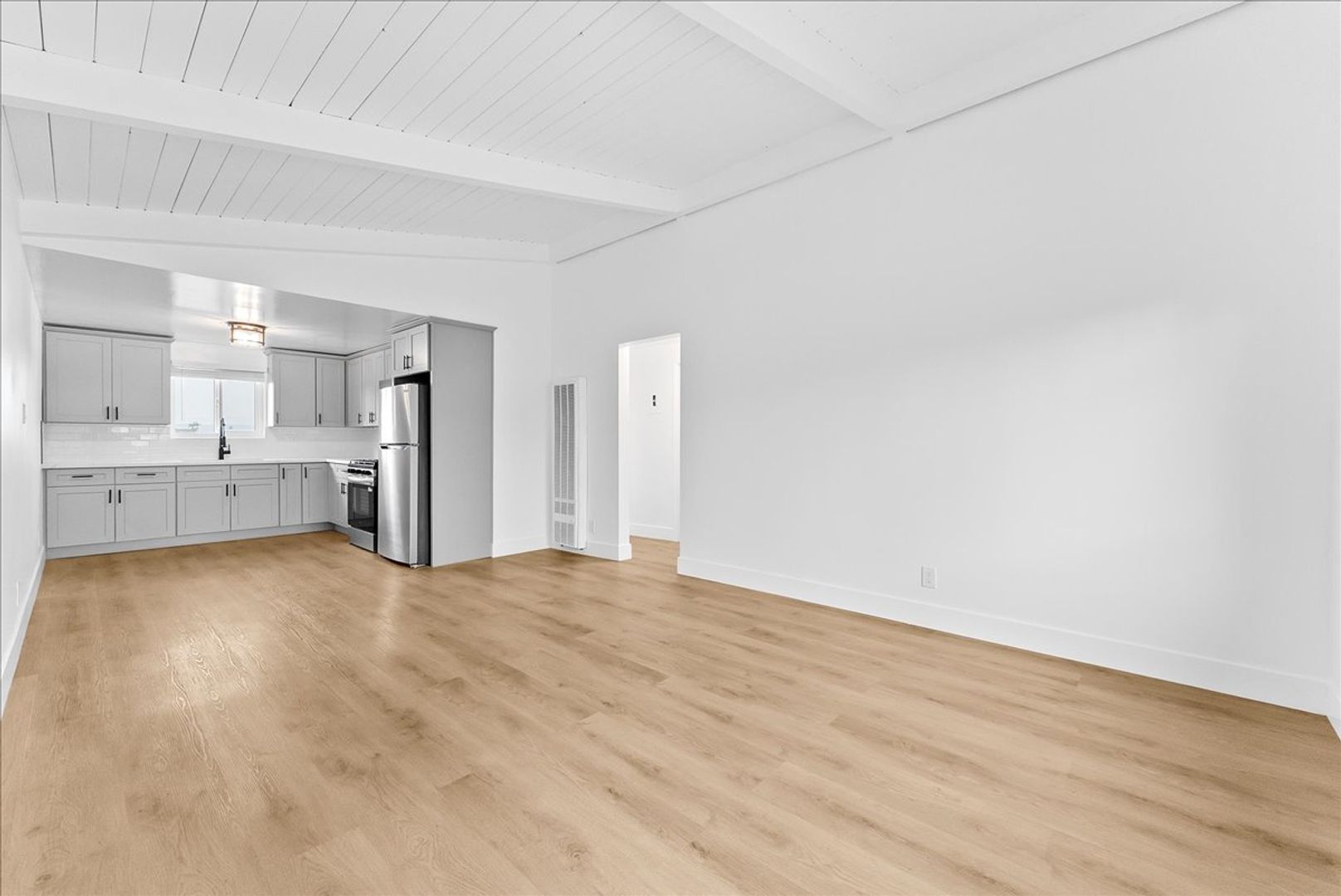 Hawthorne Condo: 12629-12635 Truro Ave. F