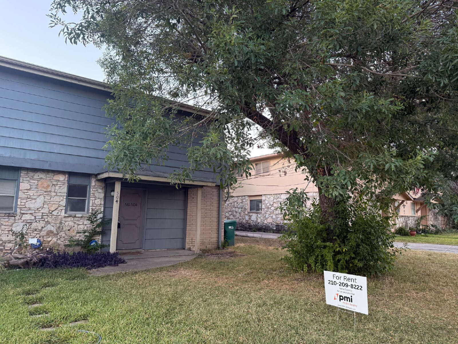 Universal City Condo: 504 W Byrd Blvd