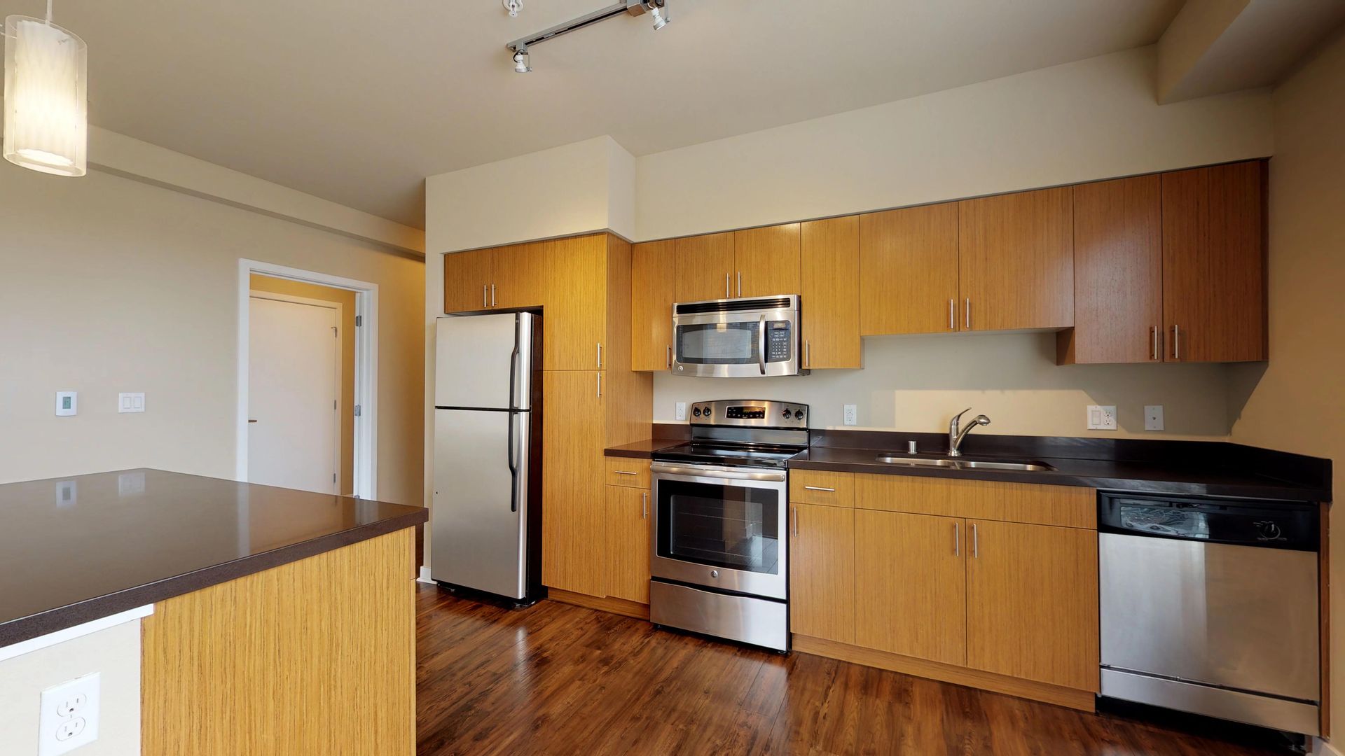 Kirkland Apartment: 11801 97th Ln