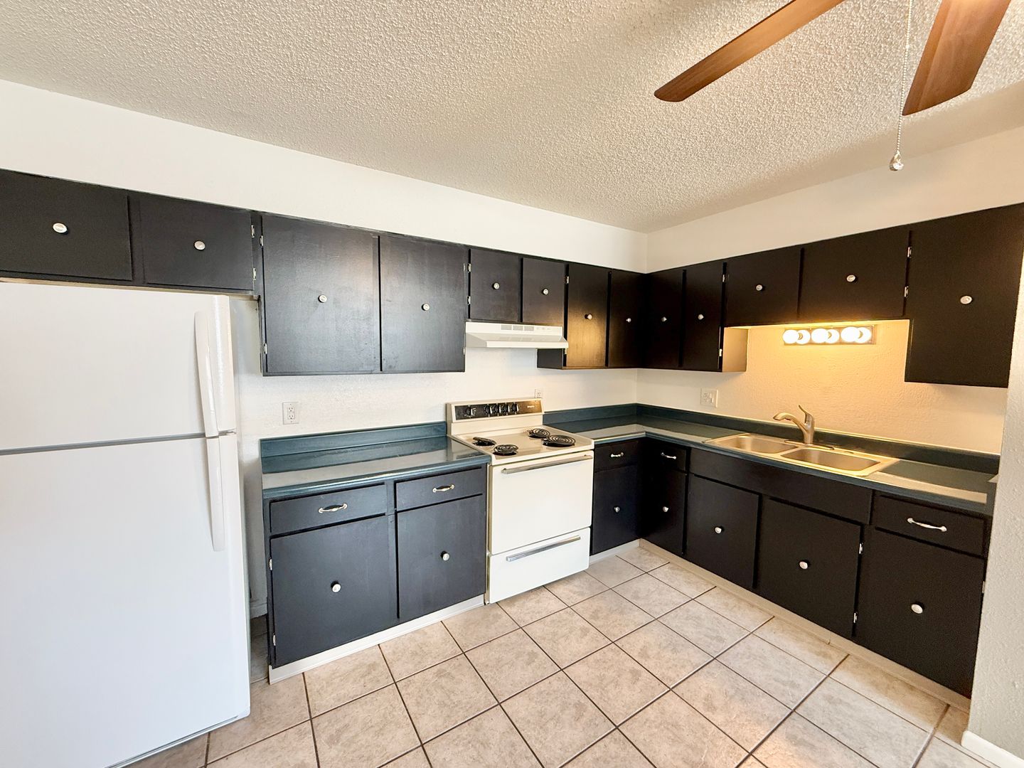 Pueblo Condo: 1936 Vinewood Lane