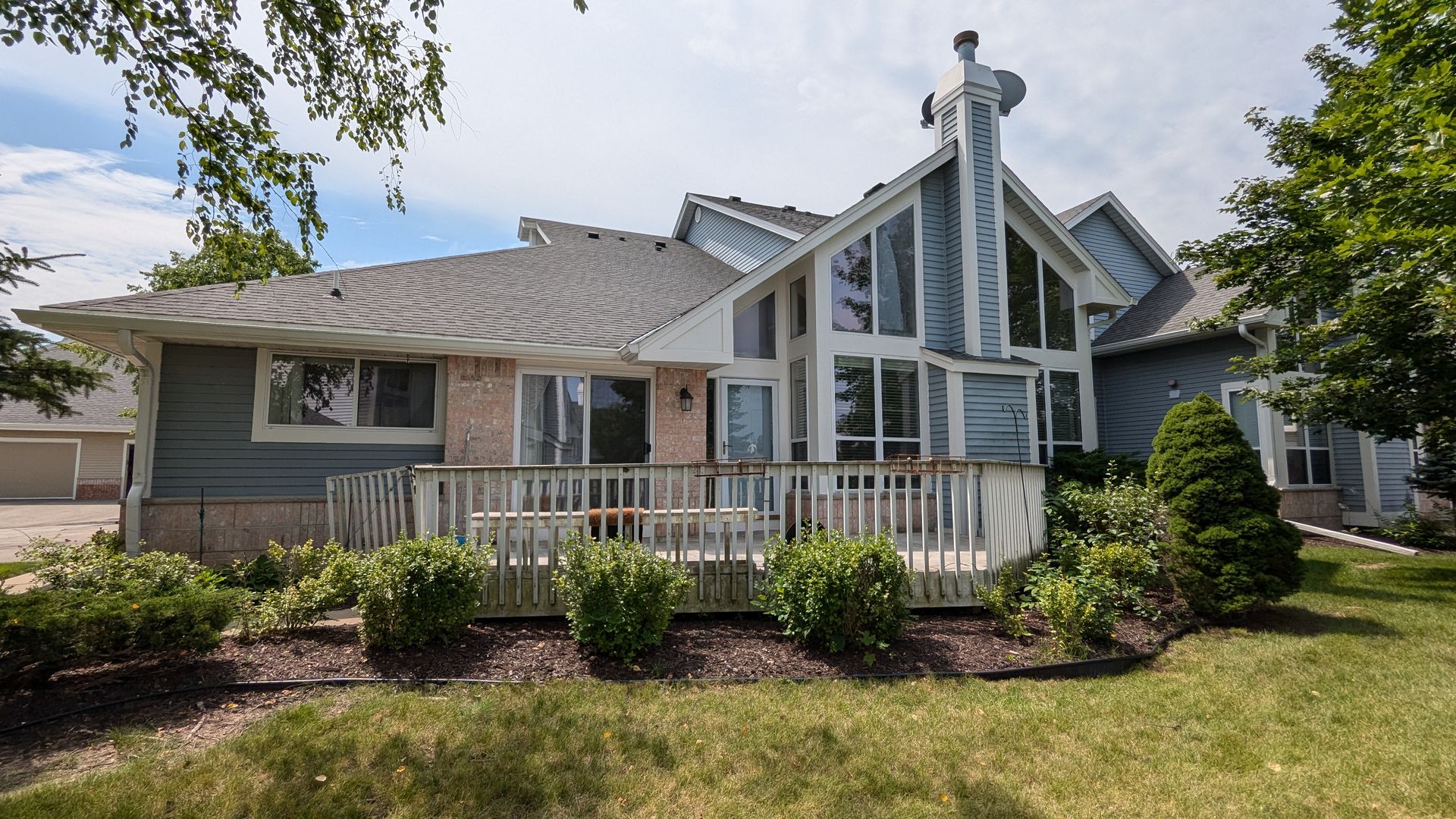 New Berlin House: 14303 W Waterford Square Dr