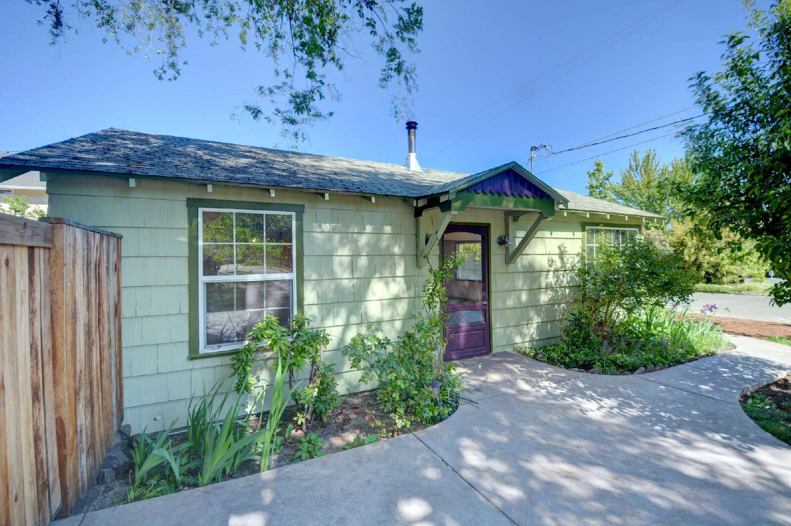 Ashland House: 399 North Laurel Street