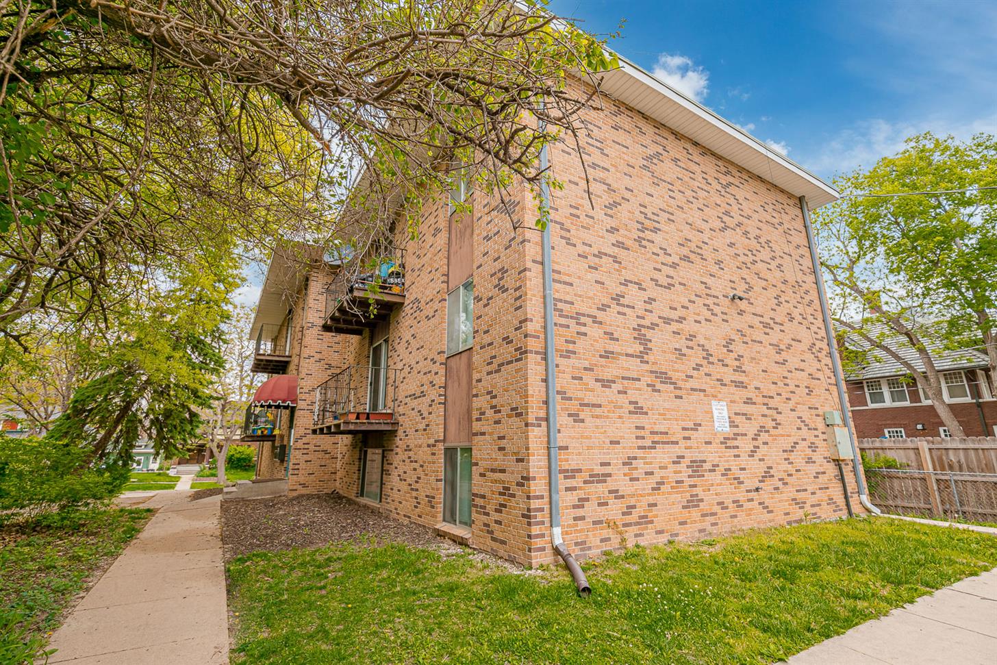 Lincoln Condo: 2115 B St