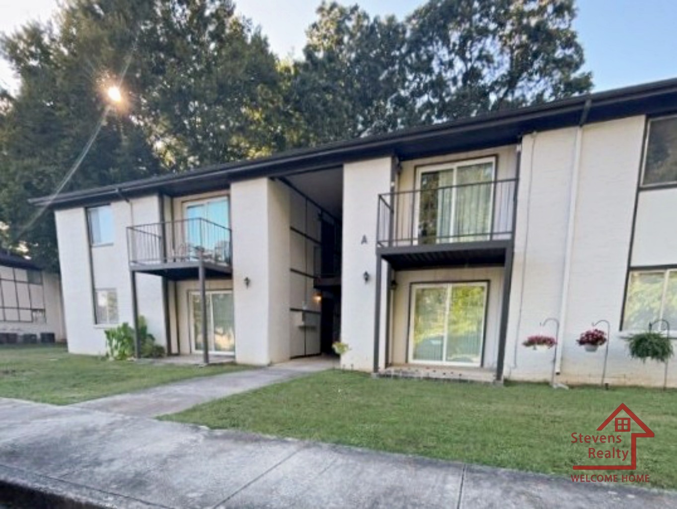 Mcminnville Apartment: 235 Vinewood Rd