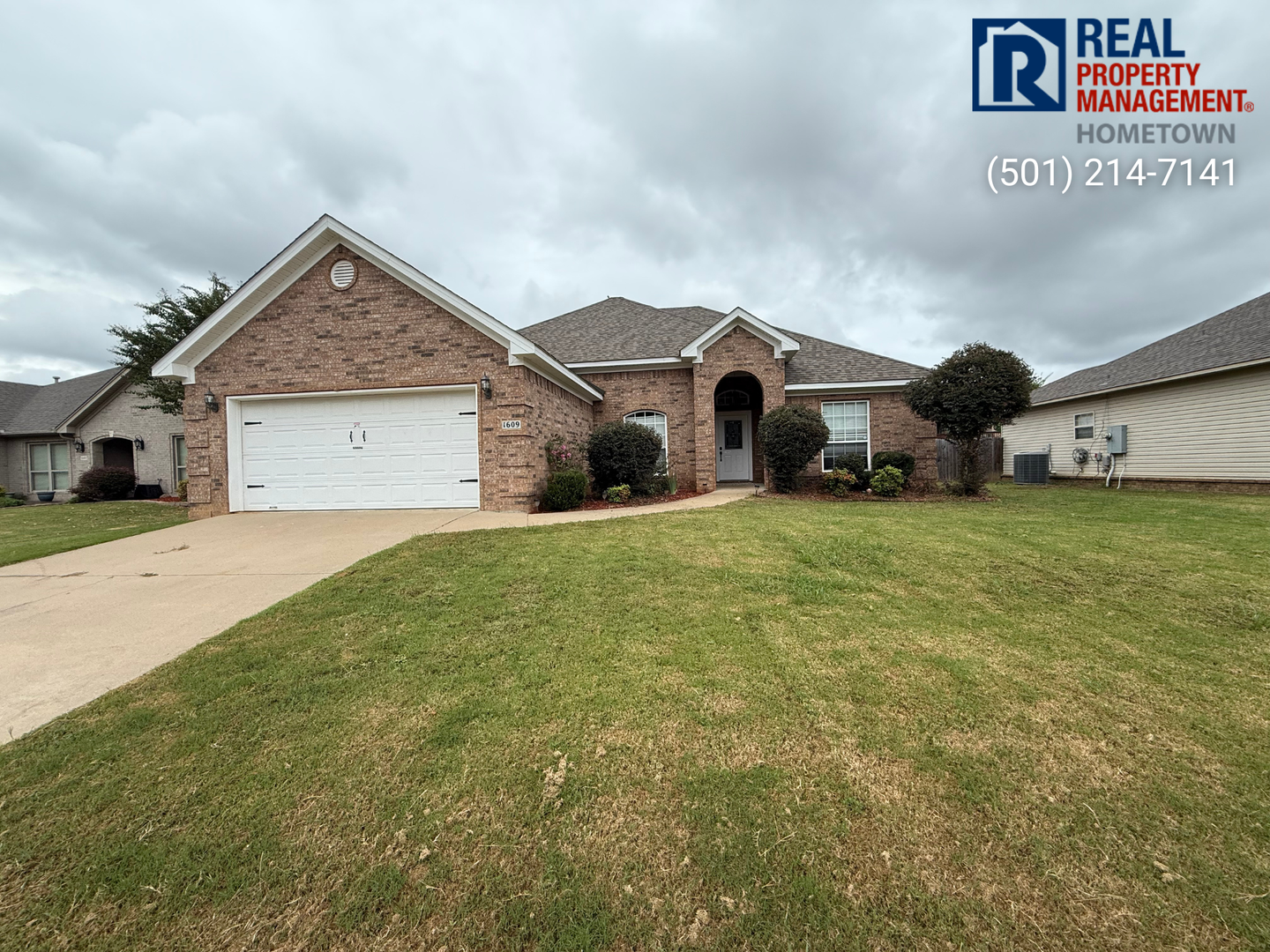 Benton House: 1609 White Oak Circle