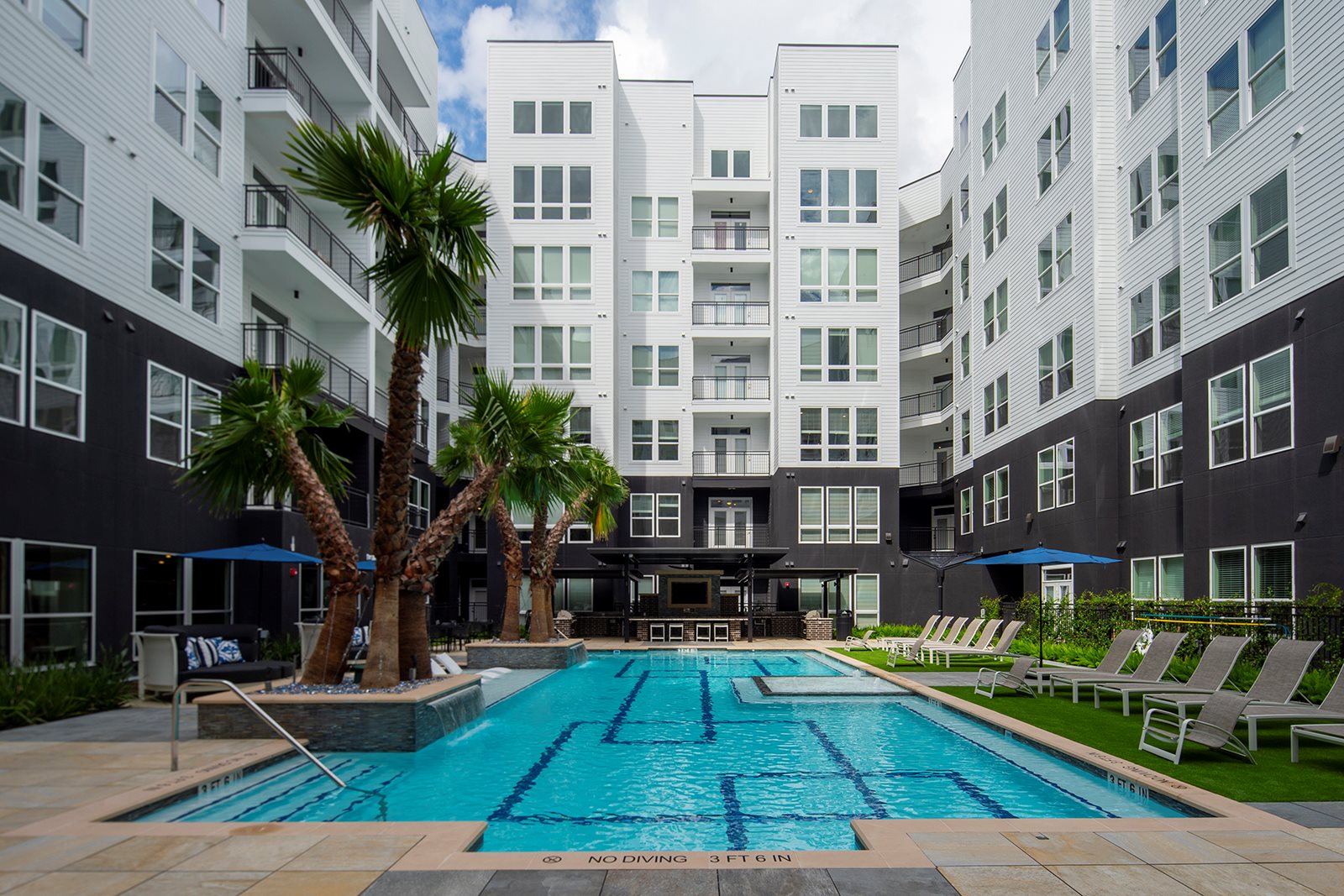 Houston Condo: 613 Shepherd Drive