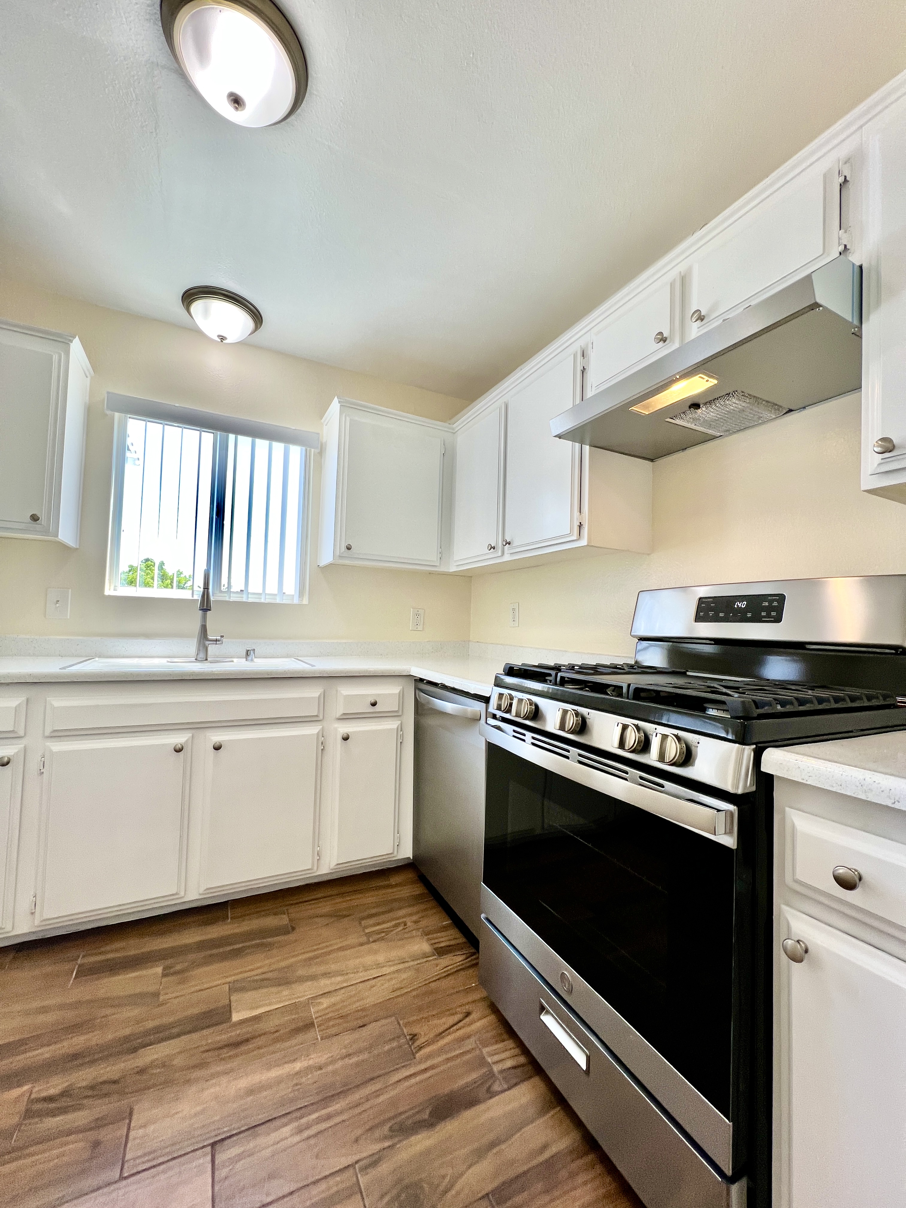 Long Beach Condo: 2916 E South Street