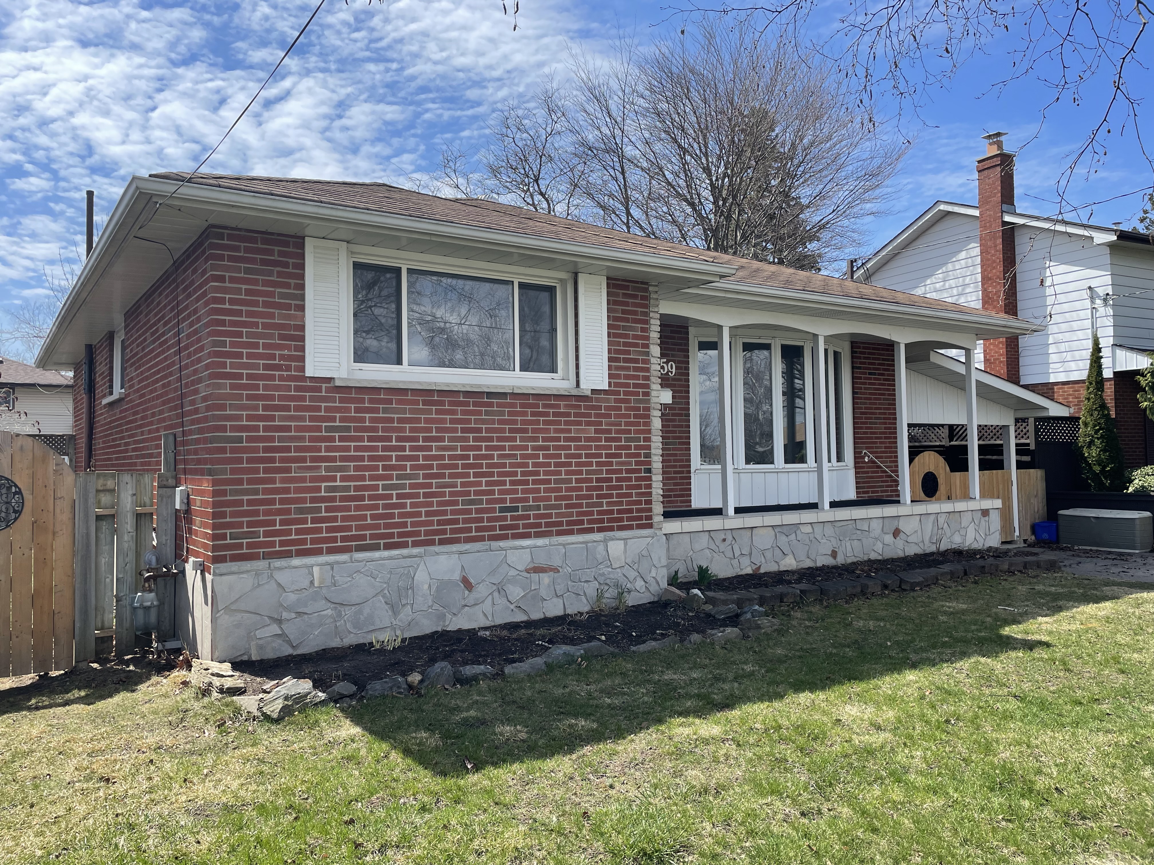 Oshawa House: 1159 Ridgecrest Ave