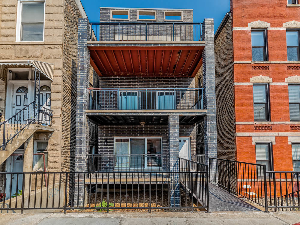 Chicago Apartment: 1634 W Cermak Rd